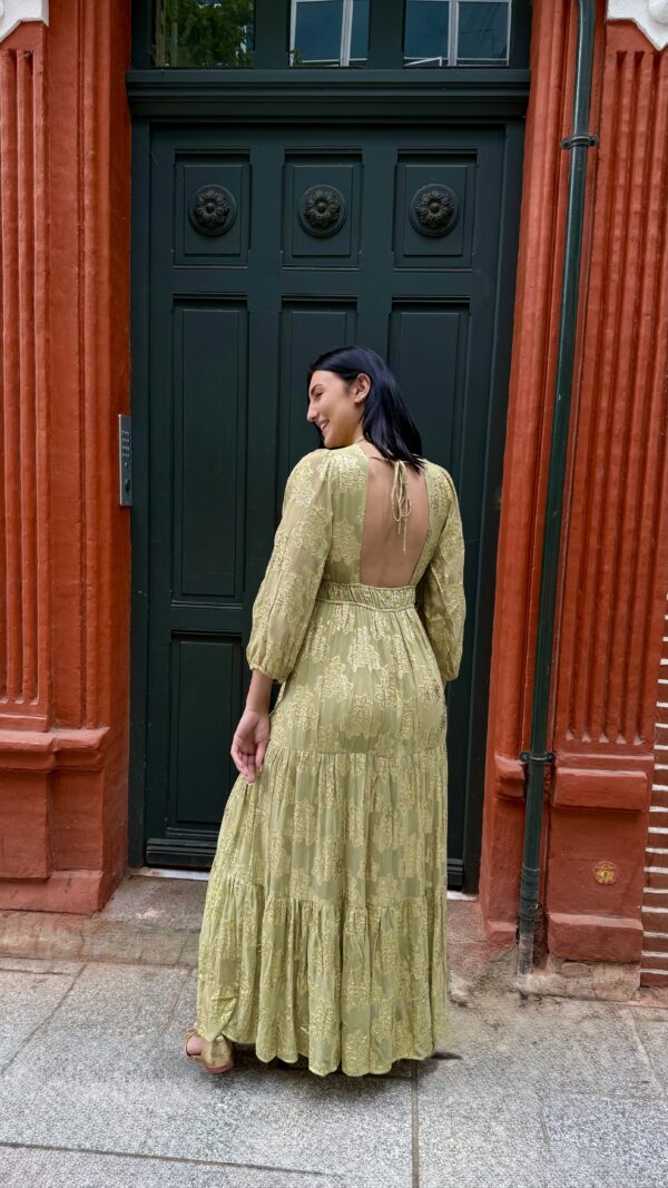 robe-longue-vert-sauge-scintillante-dos-nus
