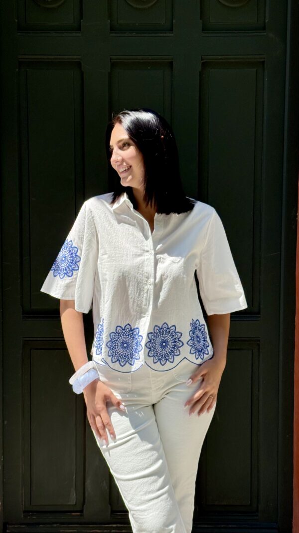 chemise_blanche_détails_brodé